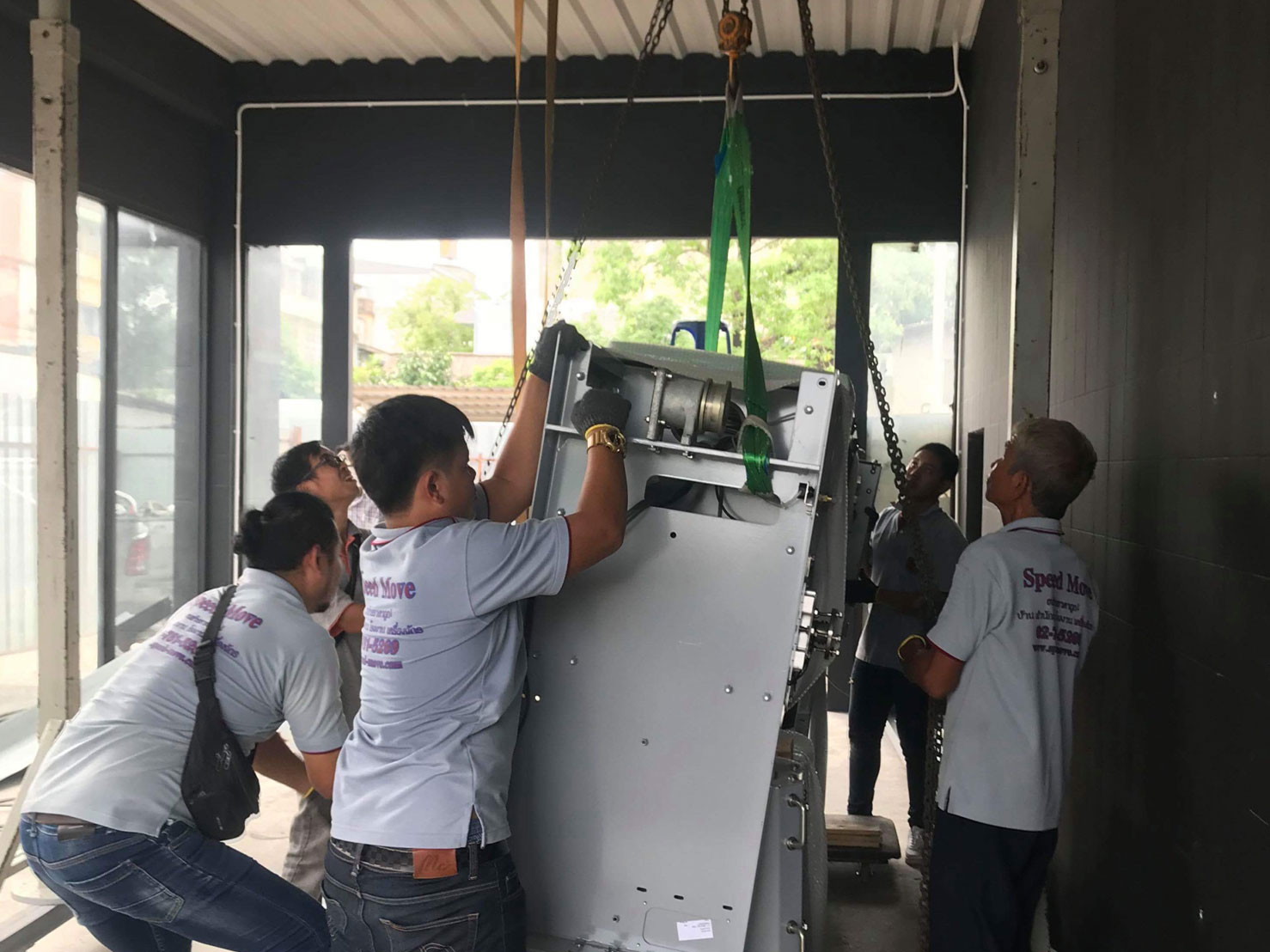 ย้ายตู้เซฟหนัก 500 กก. ต้องใช้อุปกรณ์อะไร? คู่มือฉบับมืออาชีพ